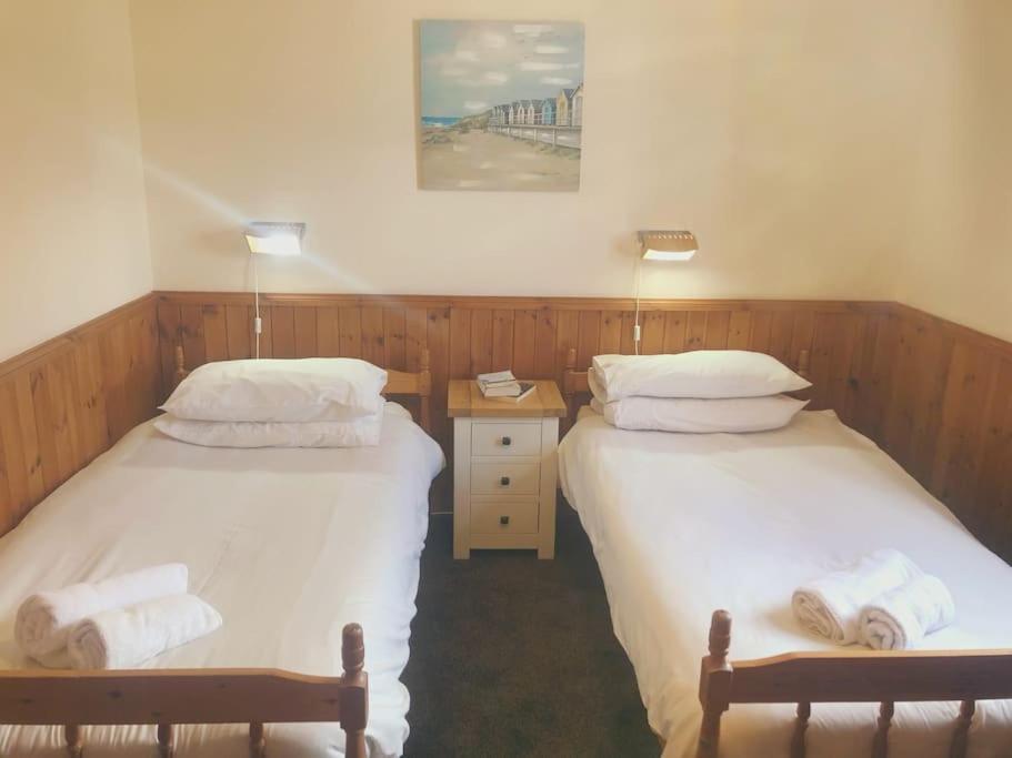 Dolphin View Cottages Portmahomack Экстерьер фото